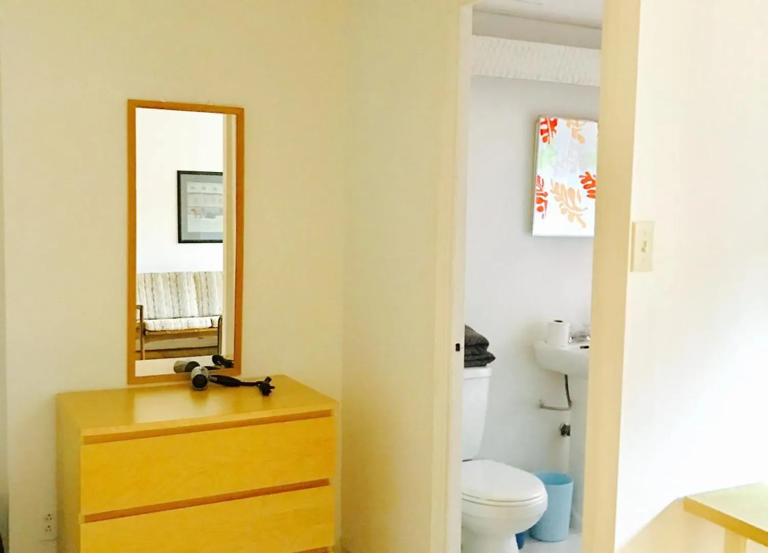 Stylish Montreal Apartment Comfortable Stay In The Golden Square Mile